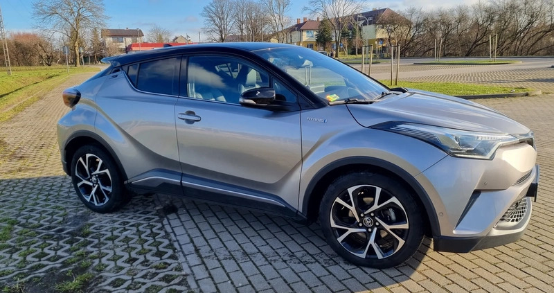 Toyota C-HR cena 85000 przebieg: 75000, rok produkcji 2016 z Słupsk małe 37